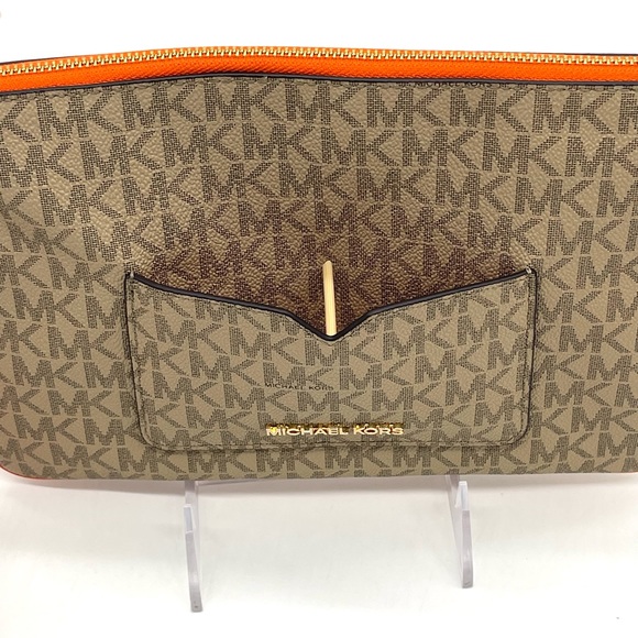 MICHAEL KORS JET SET ITEM LG 2 in
1 CARD CASE & WRISTLET - Picture 10 of 11